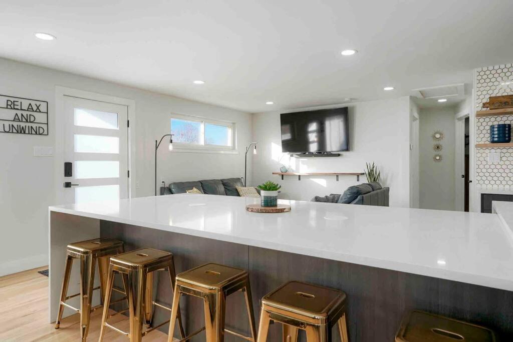 Sleeps 16 - 15 Min/Downtown, 10 Min/Medical Center Villa Aurora Bagian luar foto