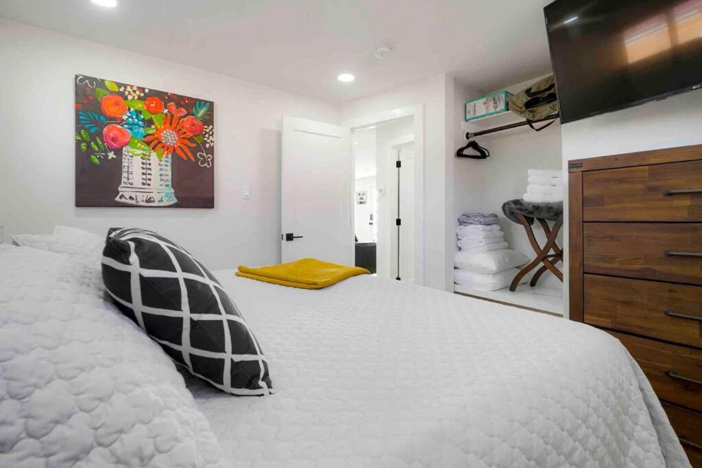 Sleeps 16 - 15 Min/Downtown, 10 Min/Medical Center Villa Aurora Bagian luar foto
